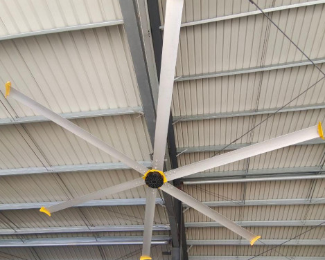 Μεταλλικός βιομηχανικός ανεμιστήρας με 1200w DC κινητήρα προστασία IP55 900m2 Περιοχή κάλυψης